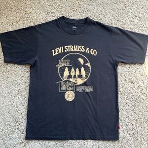 Levi's Black Graphic Tee oversized